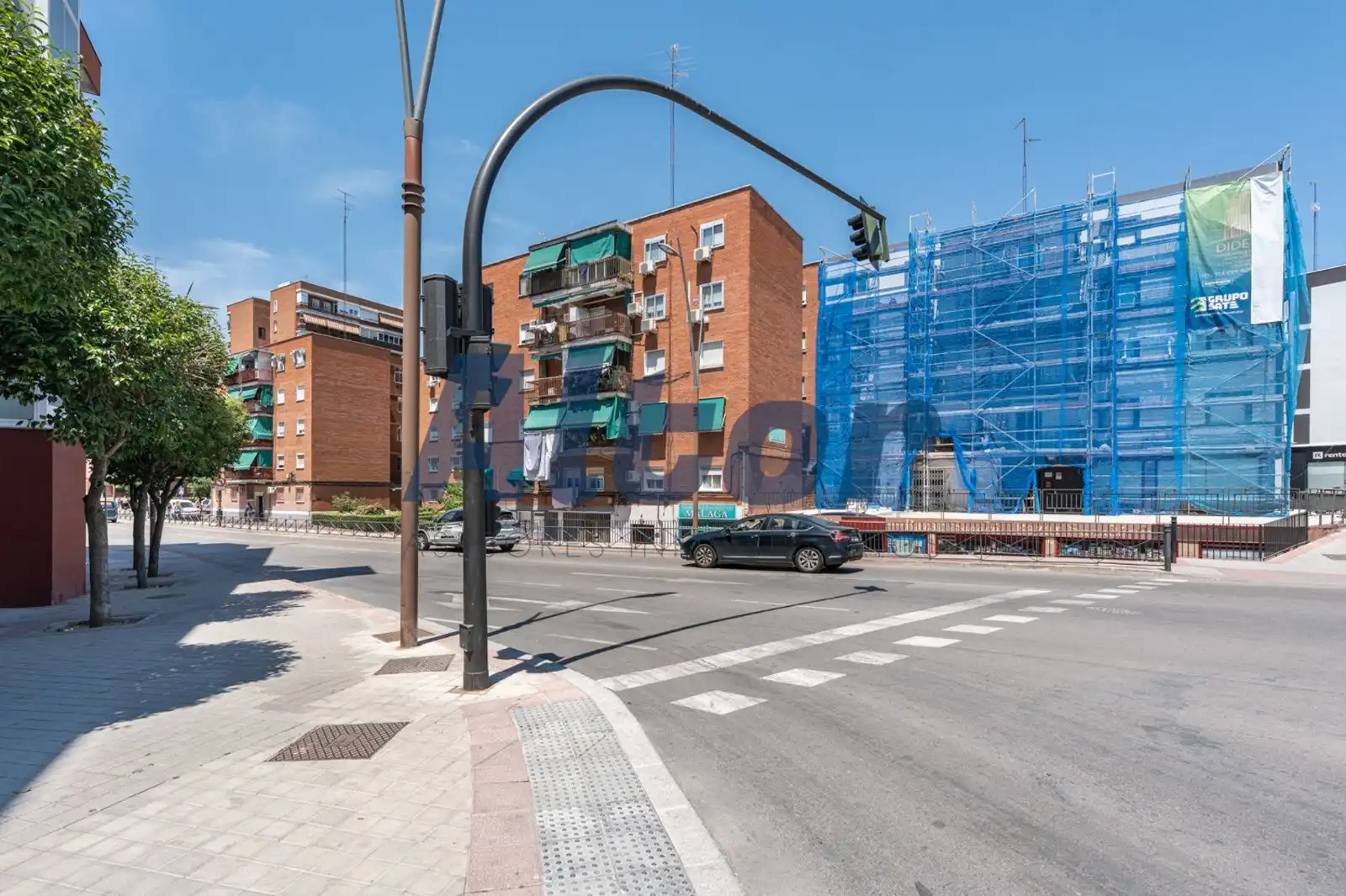 Vista exterior de Local en venda en Fuenlabrada amb Aire condicionat, Moblat i Internet