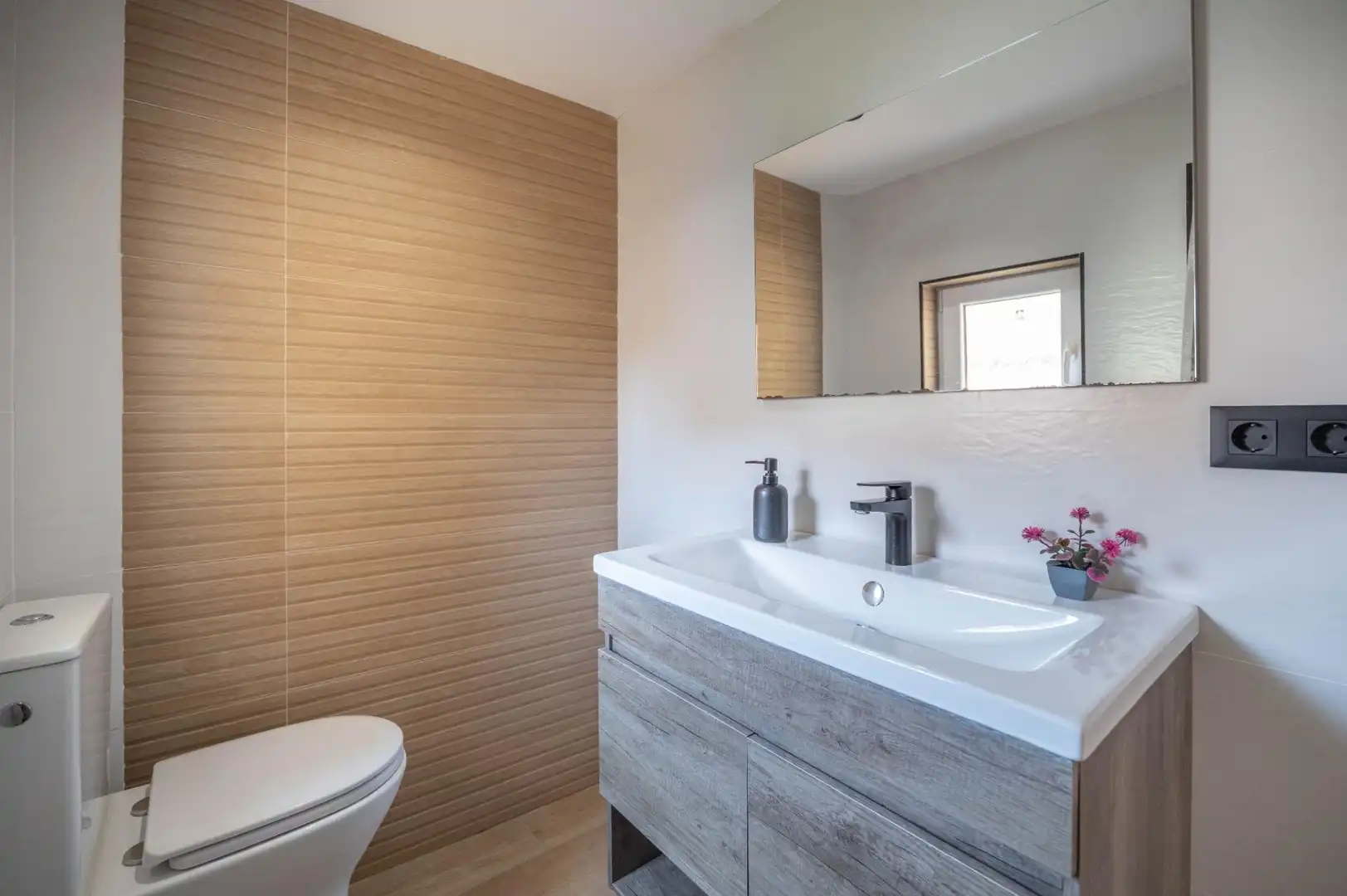 Bathroom of Flat for sale in Granada