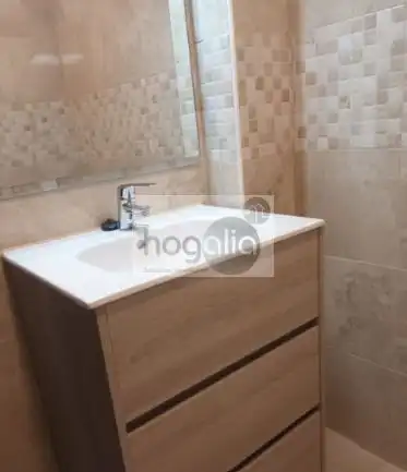 Baño de Piso de alquiler en Sevilla con Aire acondicionado, Amueblado y Balcón