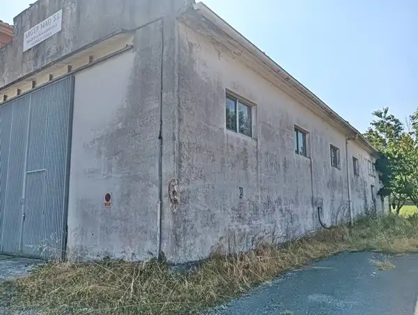 Außenansicht von Fabrikhallen zur Miete in Penagos