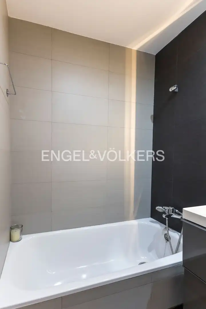 Bathroom of Flat for rent in Madrid  with Air Conditioner, Heating and Private garden