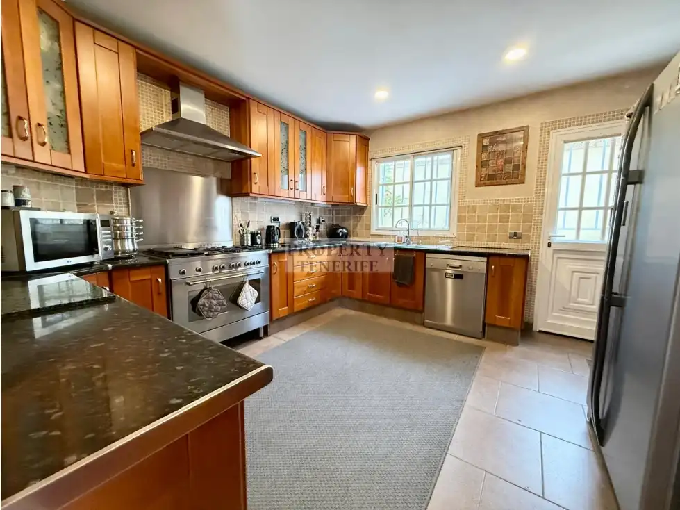 Cocina de Casa o chalet en venta en Arona con Terraza, Piscina y Amueblado