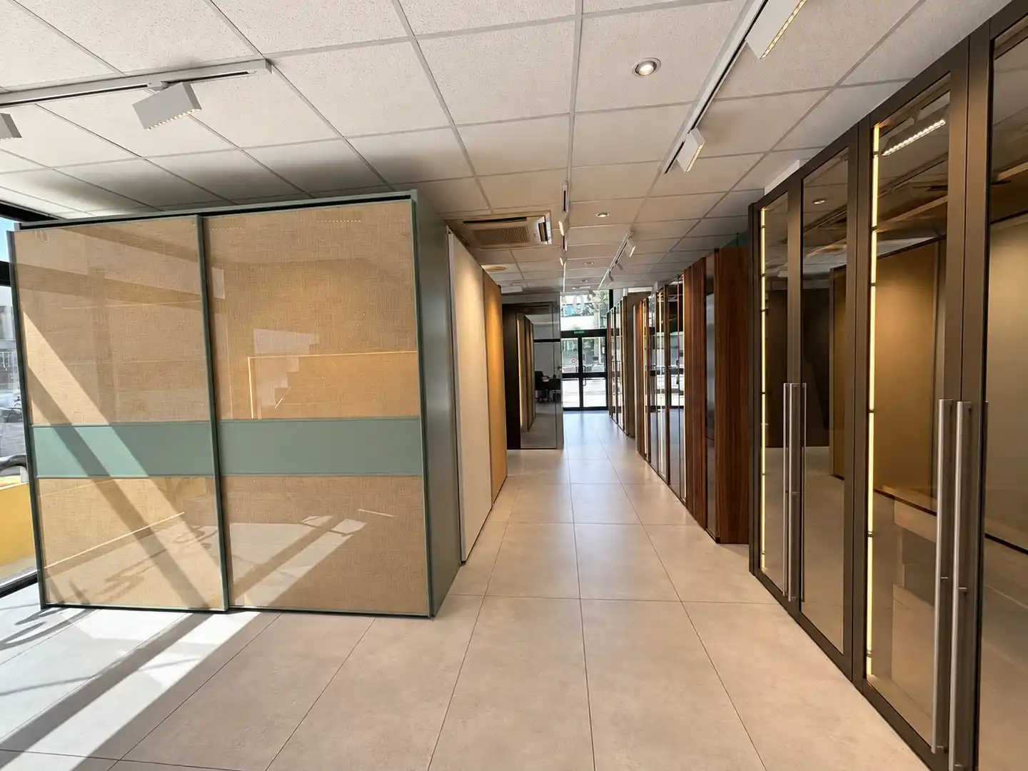 Local comercial de lloguer a Calle Bruselas 20A, imagen 2