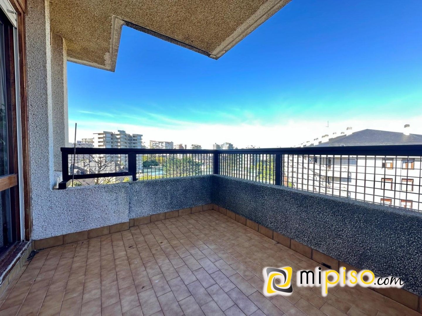 Terrassa de Pis en venda en Laredo amb Calefacció i Terrassa