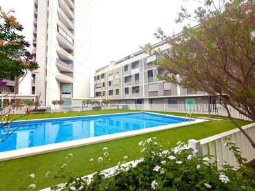 Flat with pool for sale in Parc Central