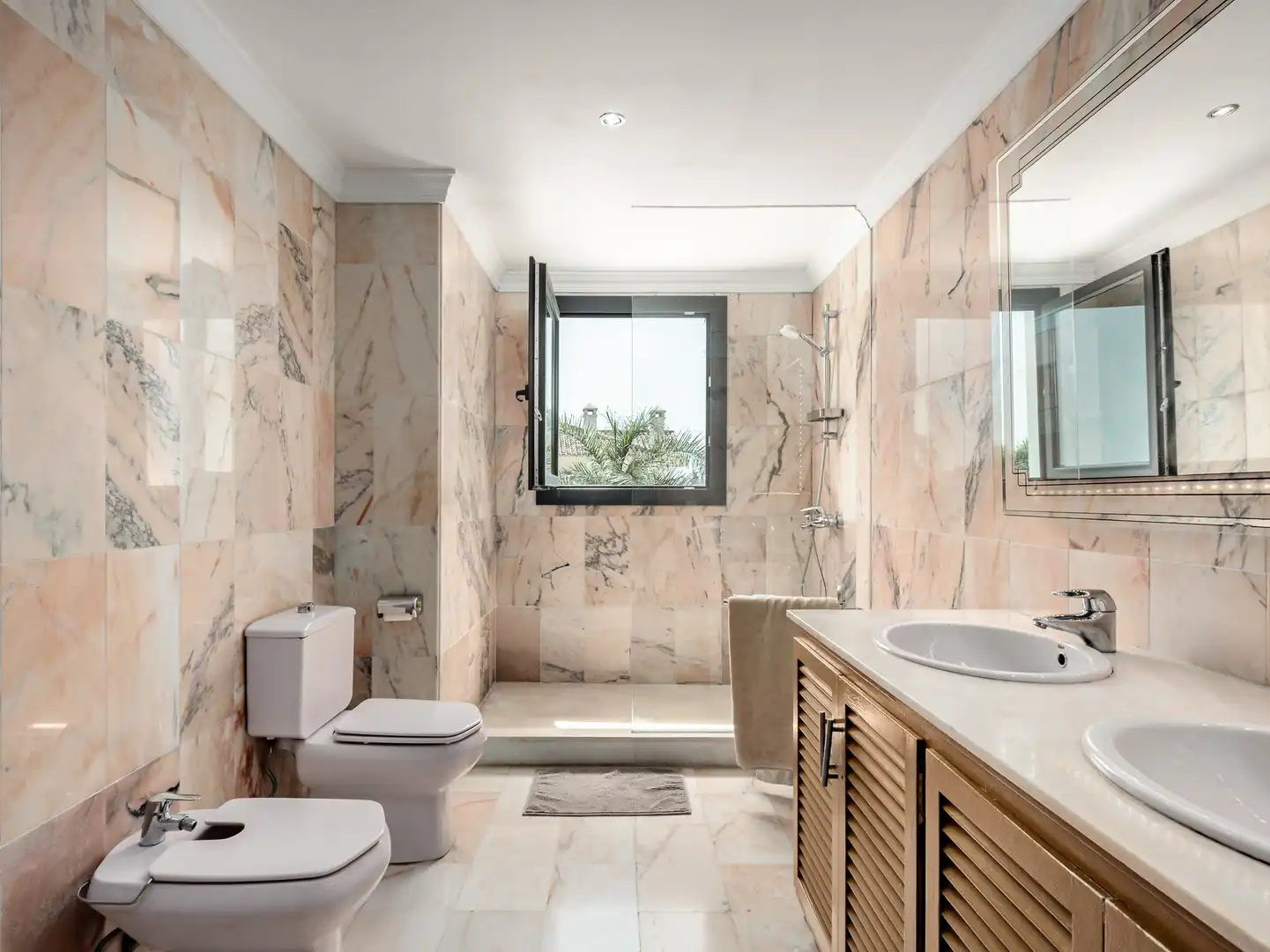 Baño de Casa o chalet en venta en Marbella con Aire acondicionado, Calefacción y Piscina