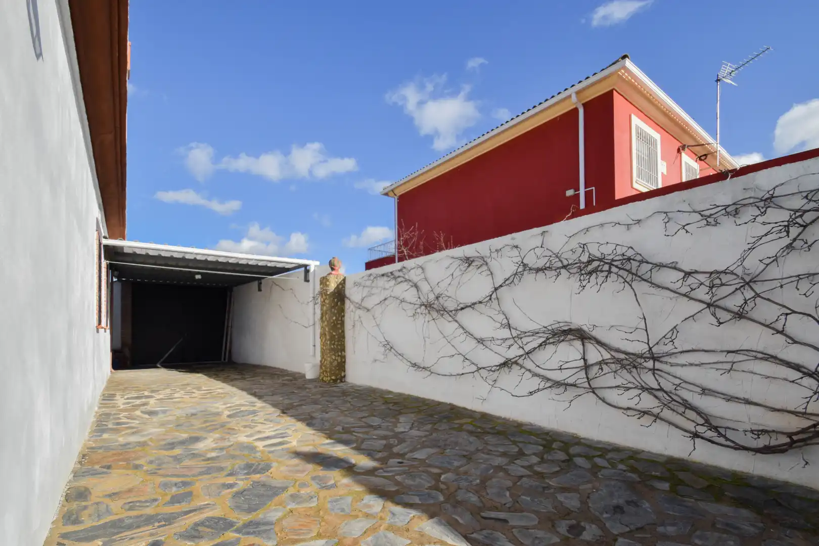 Exterior view of Houses for sale in Atarfe  with Private garden