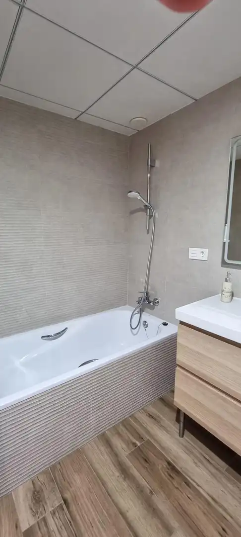Badezimmer von Maisonette zum Verkauf in Elche / Elx mit Klimaanlage, Terrasse und Möbliert