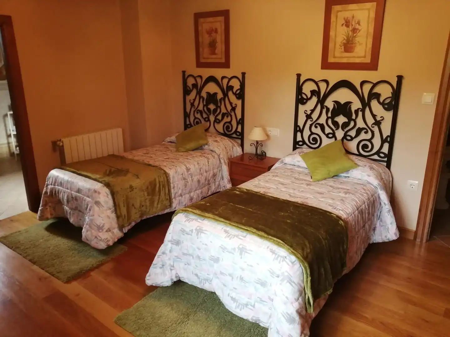 Dormitori de Casa o xalet de lloguer en Entrambasaguas amb Calefacció, Jardí privat i Parquet