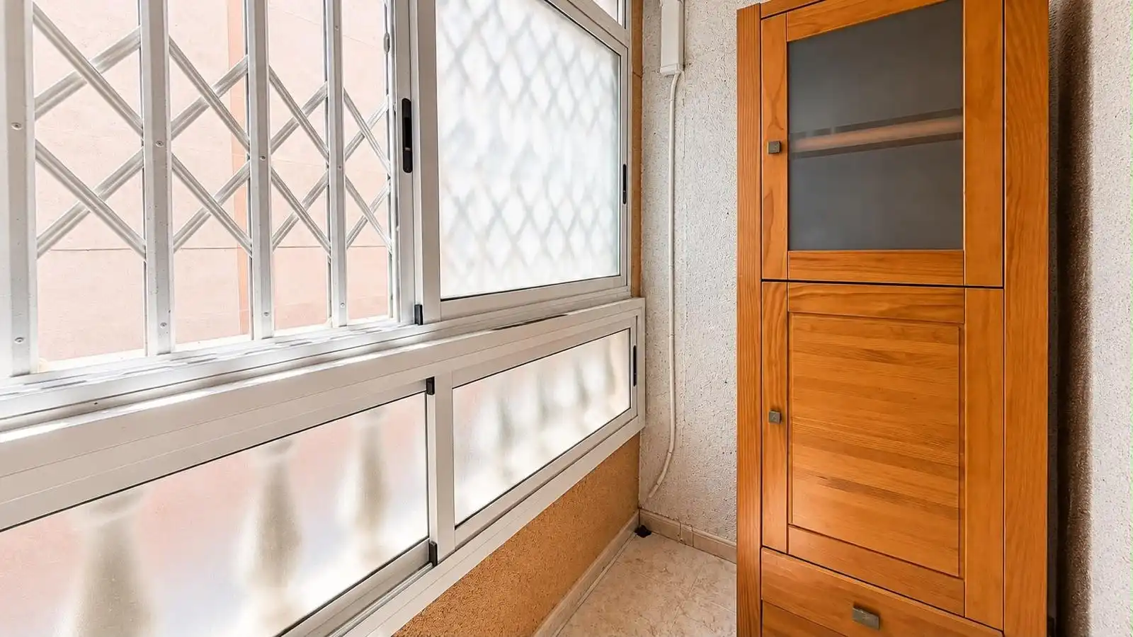 Ground floor for rent in El Molino