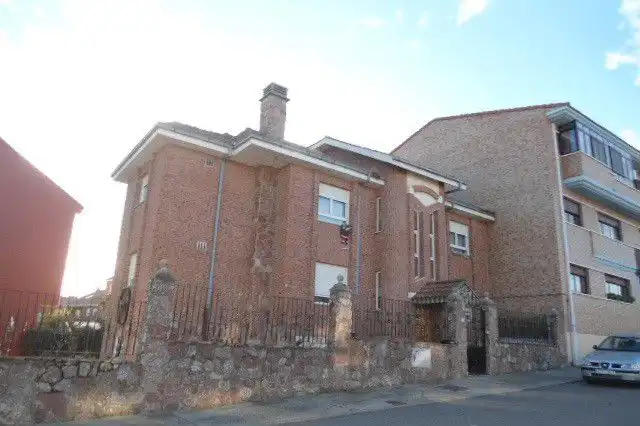 Vista exterior de Casa o chalet en venta en Villaquilambre con Calefacción, Terraza y Trastero