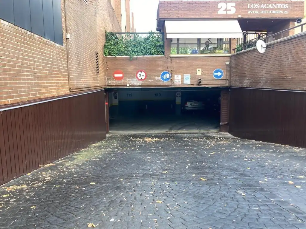 Individuel à louer à Calle Avenida de Europa 25, imagen 3