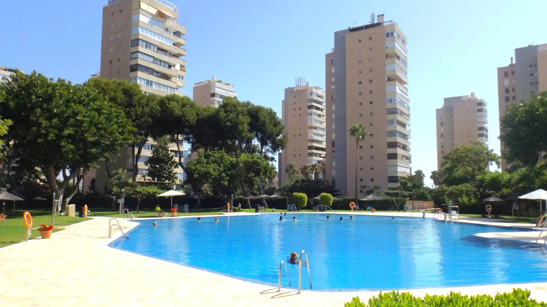 Piscina de Piso en venta en Torremolinos con Aire acondicionado, Jardín privado y Terraza