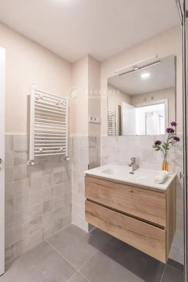 Bathroom of Flat for sale in Madrid  with Air Conditioner, Heating and Terrace