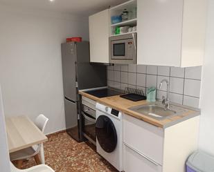 Cuina de Apartament de lloguer en Coín amb Forn, Rentadora i Microones