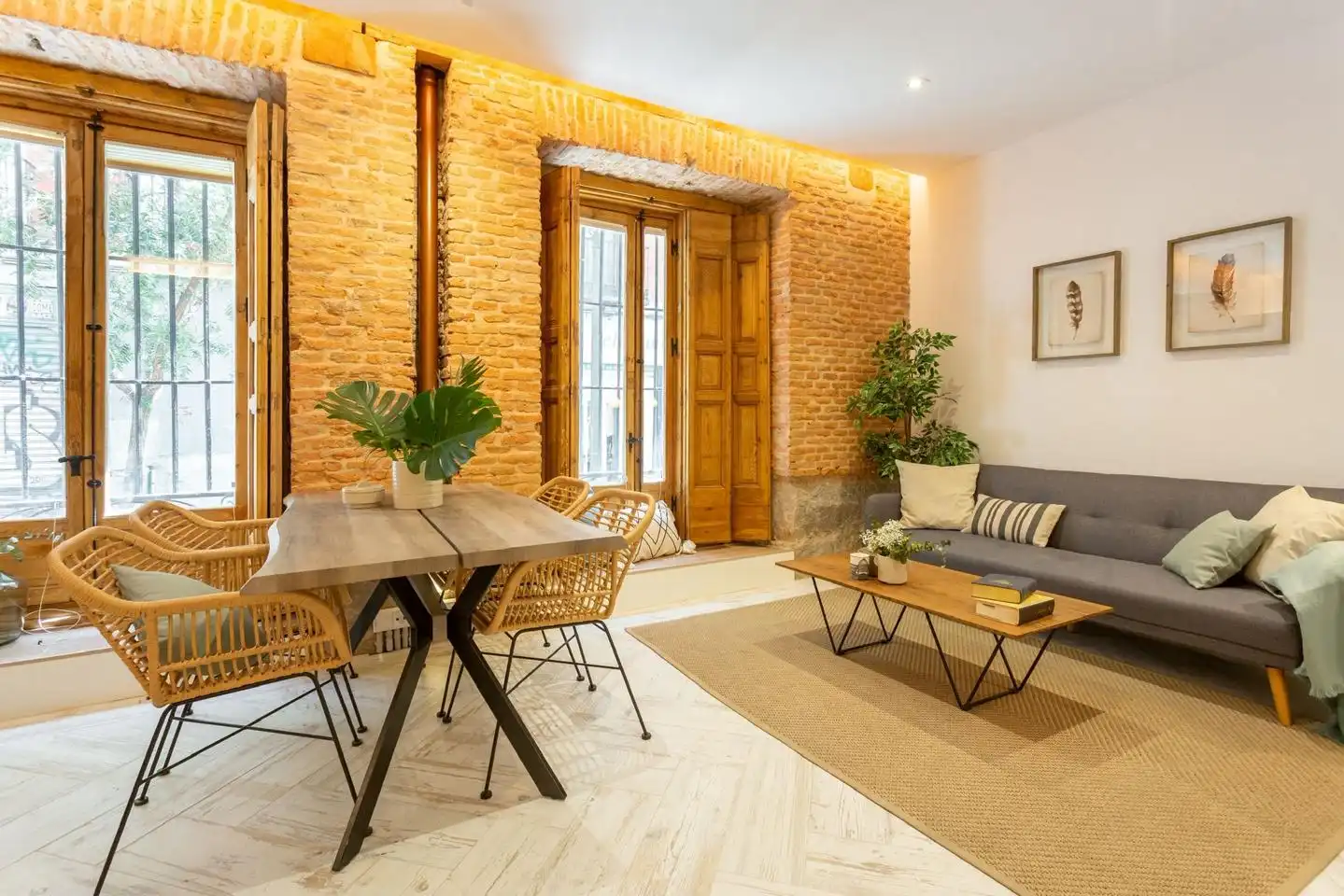 Living room of Ground floor for sale in  Madrid Capital  with Air Conditioner and Heating
