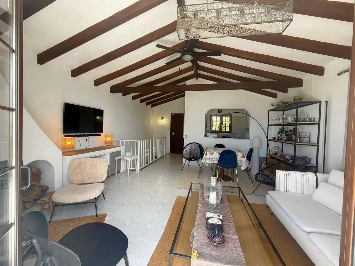 Sala de estar de Casa adosada en venta en Mijas con Aire acondicionado, Calefacción y Jardín privado