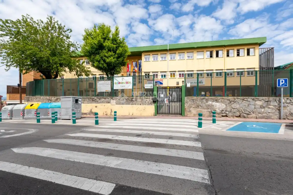Außenansicht von Wohnung zum Verkauf in Las Rozas de Madrid mit Klimaanlage, Heizung und Terrasse