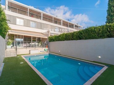 Adossat amb piscina en venda a Ponent