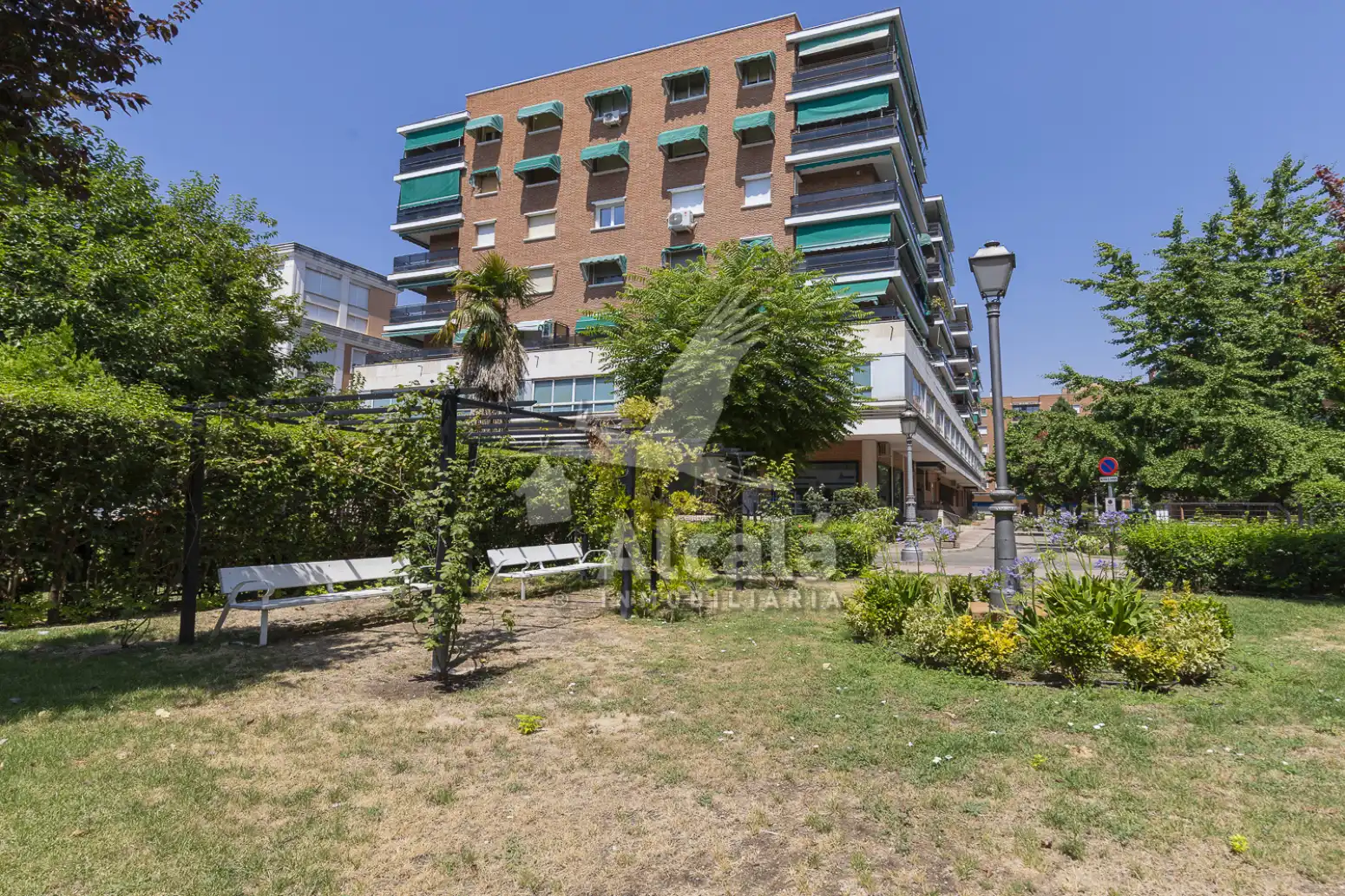Vista exterior de Piso en venta en Alcalá de Henares con Calefacción, Jardín privado y Parquet