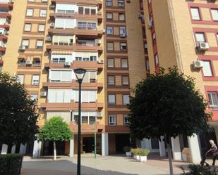 Exterior view of Flat for sale in  Sevilla Capital  with Air Conditioner and Terrace