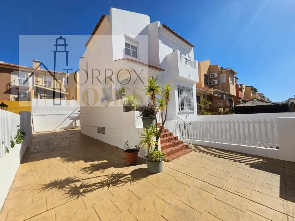 Casa a schiera in vendita a Calle Pomelo