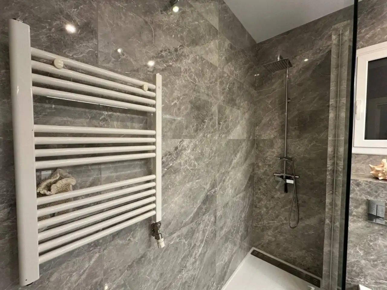 Baño de Piso de alquiler en Barcelona con Aire acondicionado, Calefacción y Amueblado