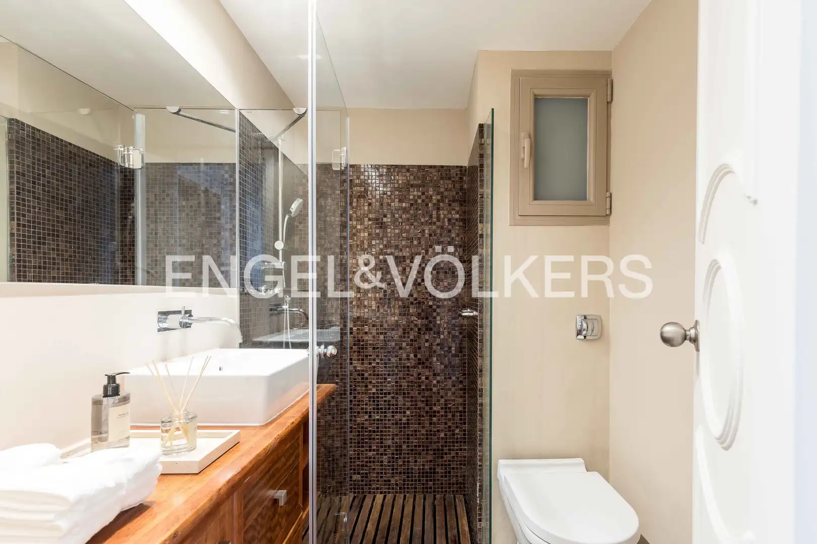 Bathroom of Flat for rent in Barcelona  with Air Conditioner, Heating and Parquet flooring