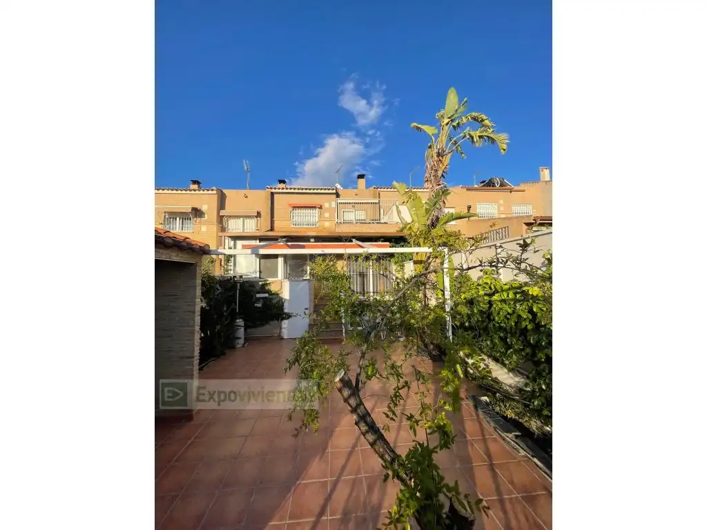 Vista exterior de Casa adosada en venta en Murcia