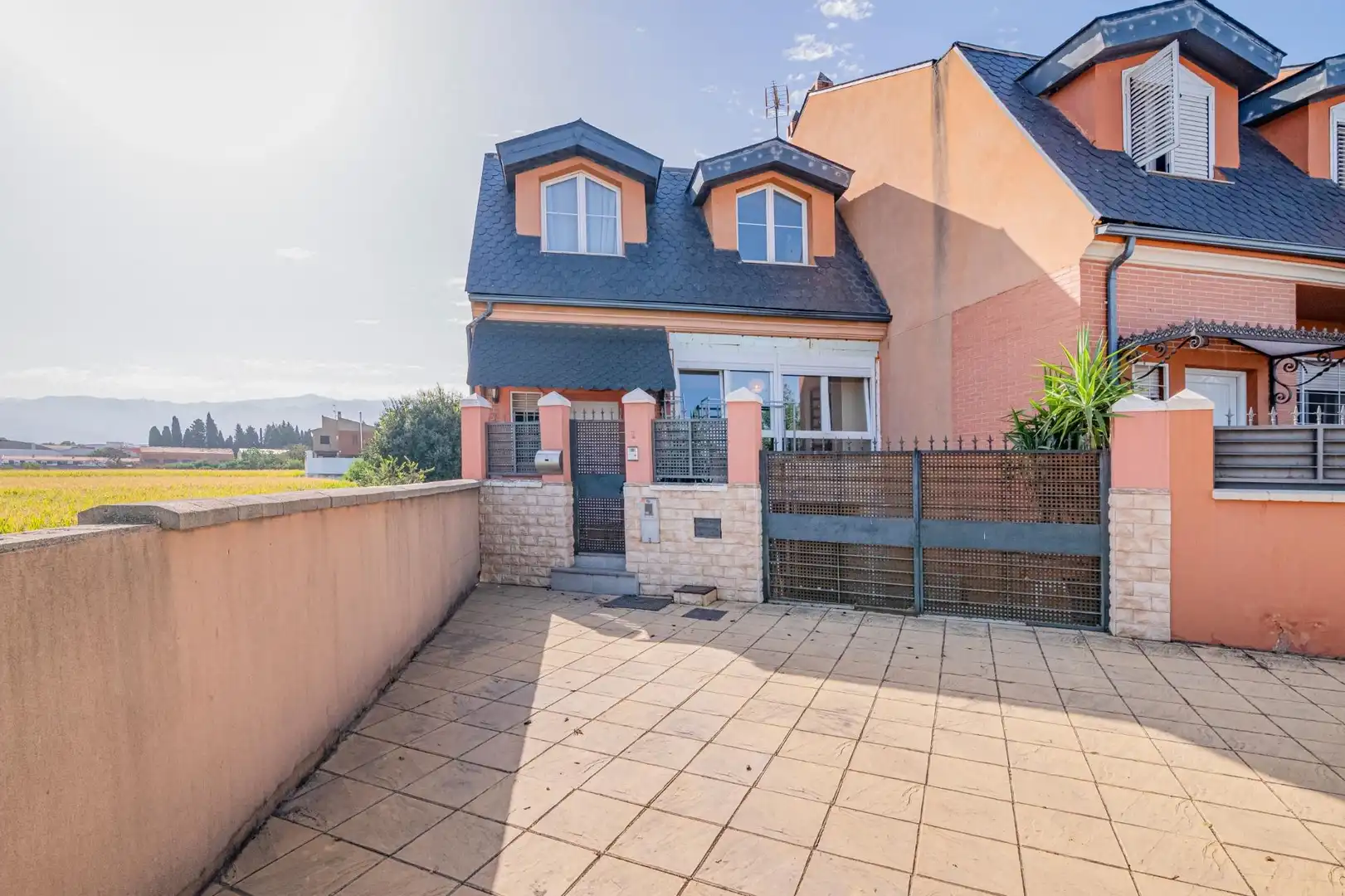 Vista exterior de Casa adosada en venta en Armilla con Aire acondicionado, Calefacción y Terraza
