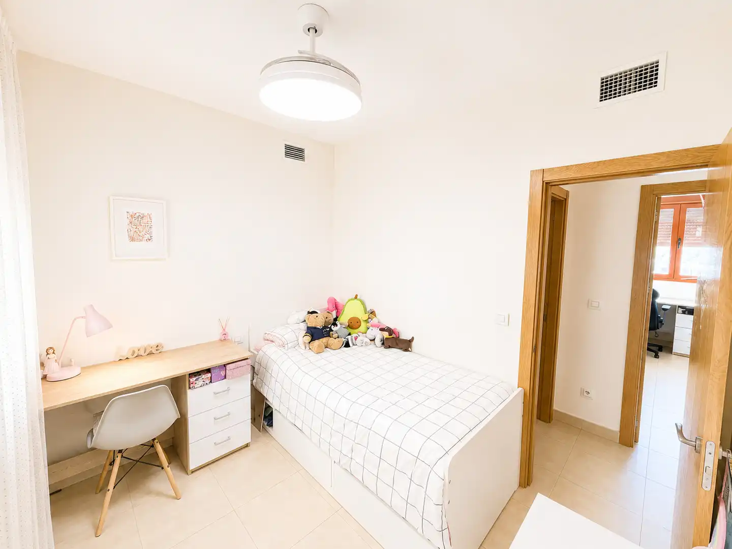 Bedroom of Flat for sale in Sevilla  with Air Conditioner and Community pool