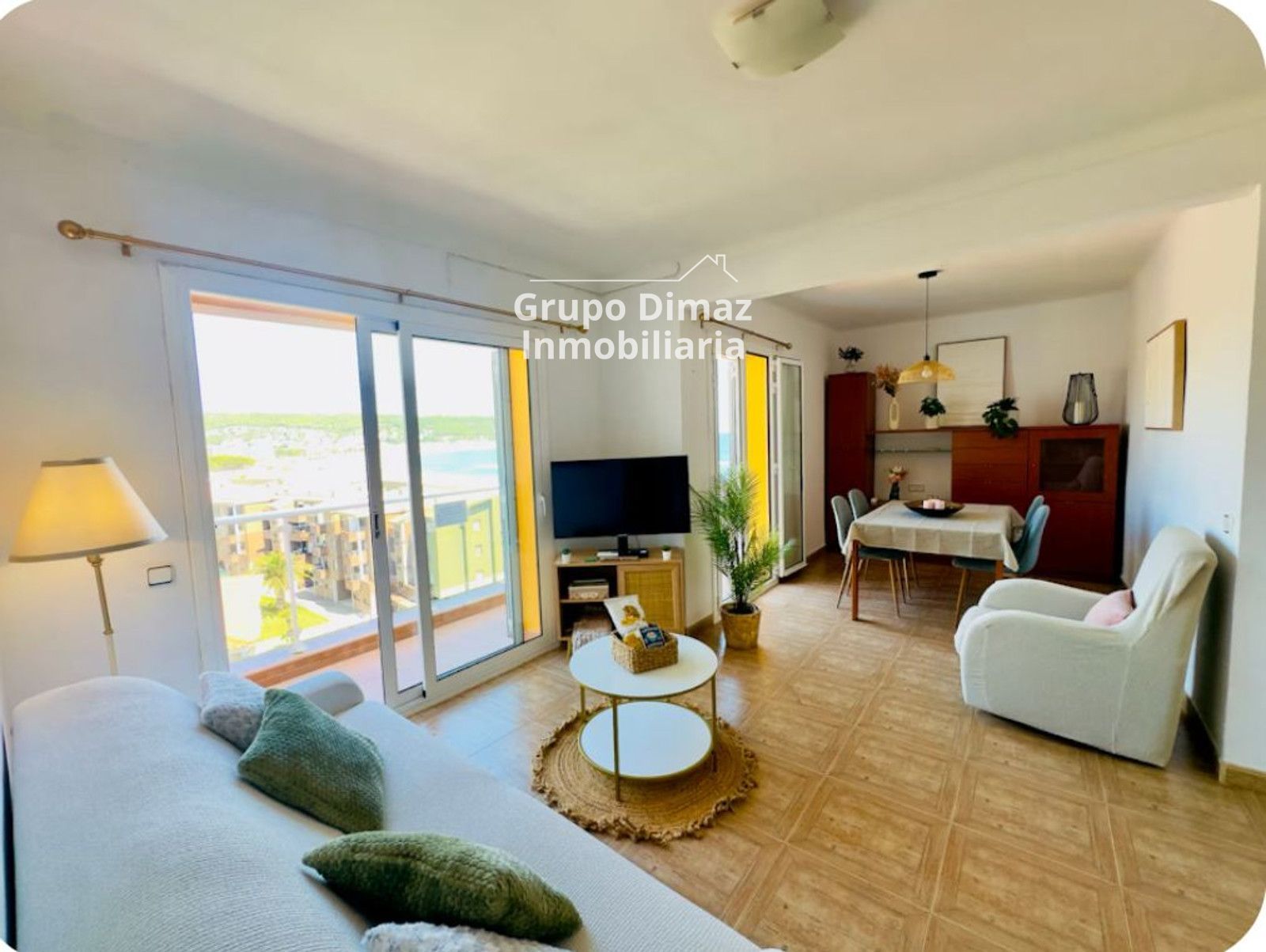 Sala d'estar de Pis de lloguer en L'Estartit amb Aire condicionat, Terrassa i Moblat