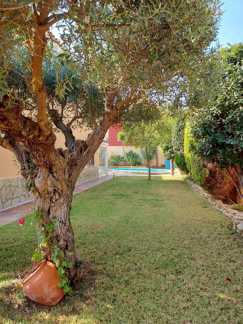 Garden of Houses for sale in La Pobla de Vallbona  with Air Conditioner, Heating and Private garden