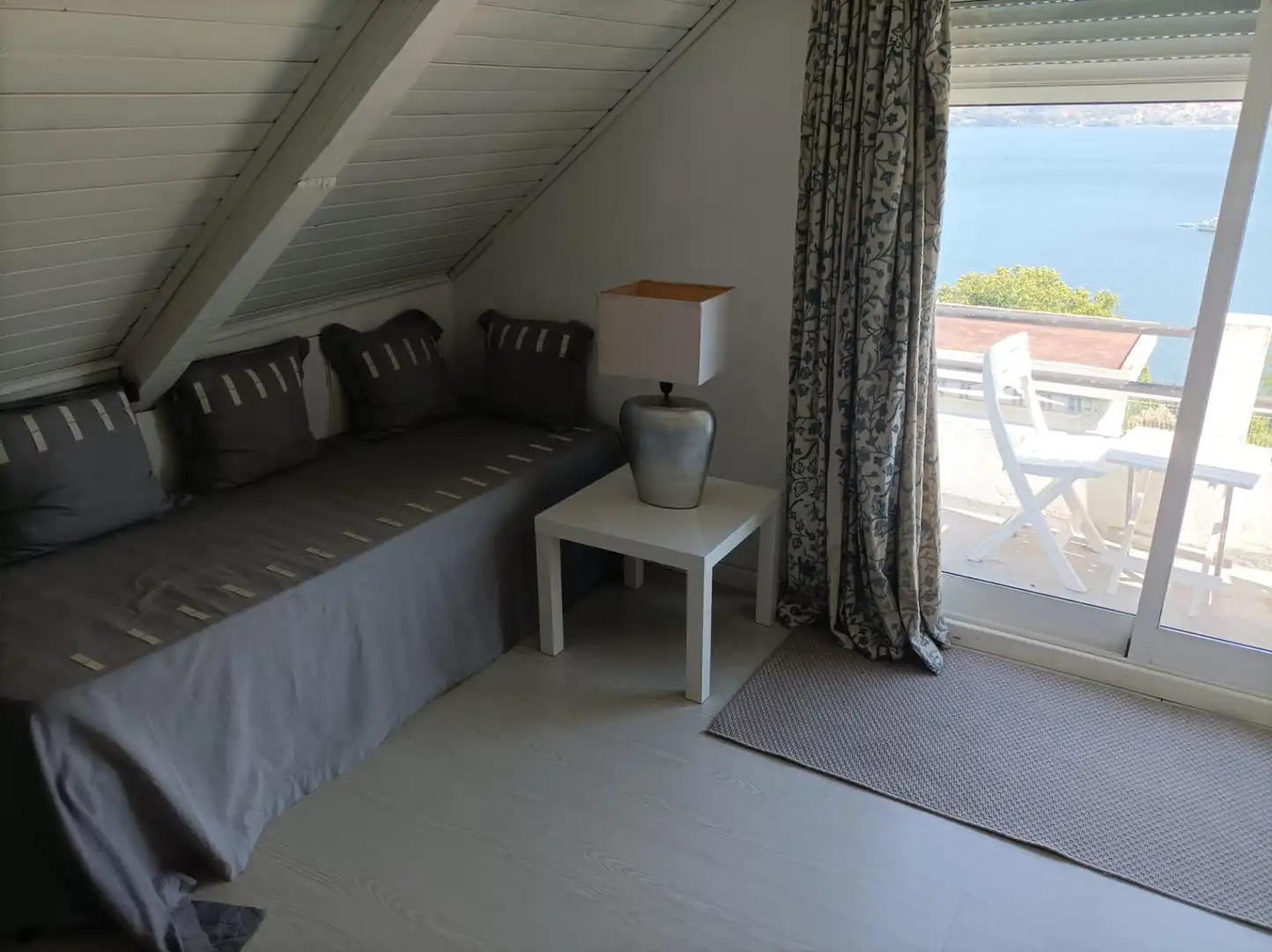 Attic for rent in Lugar Santradan, 25, Vilaboa