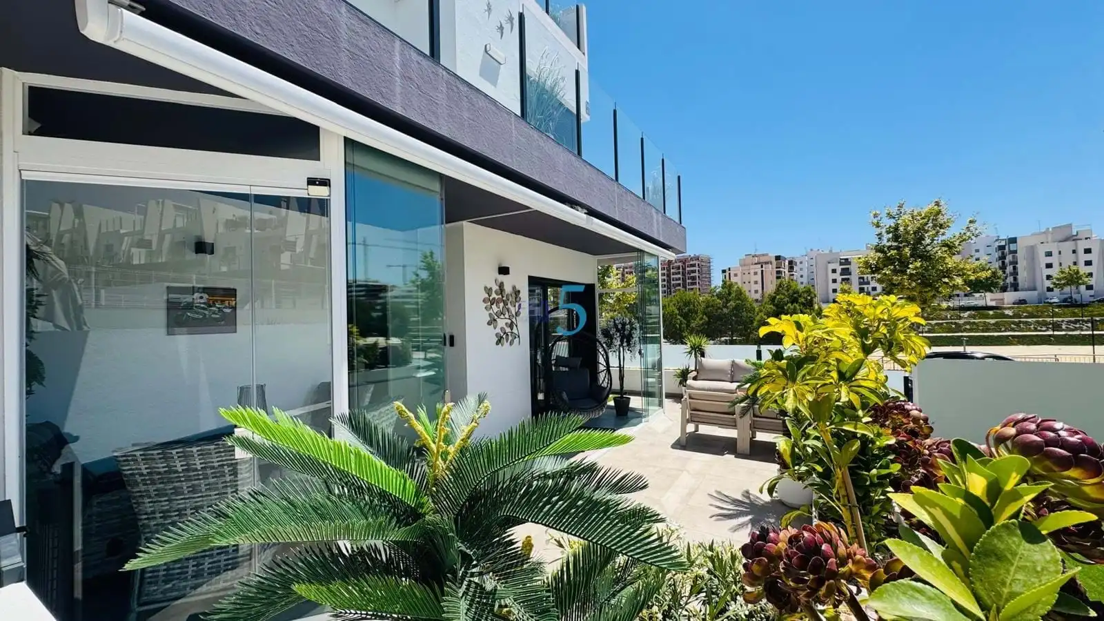 Terrasse von Wohnung zum Verkauf in Santa Pola mit Klimaanlage, Terrasse und Schwimmbad