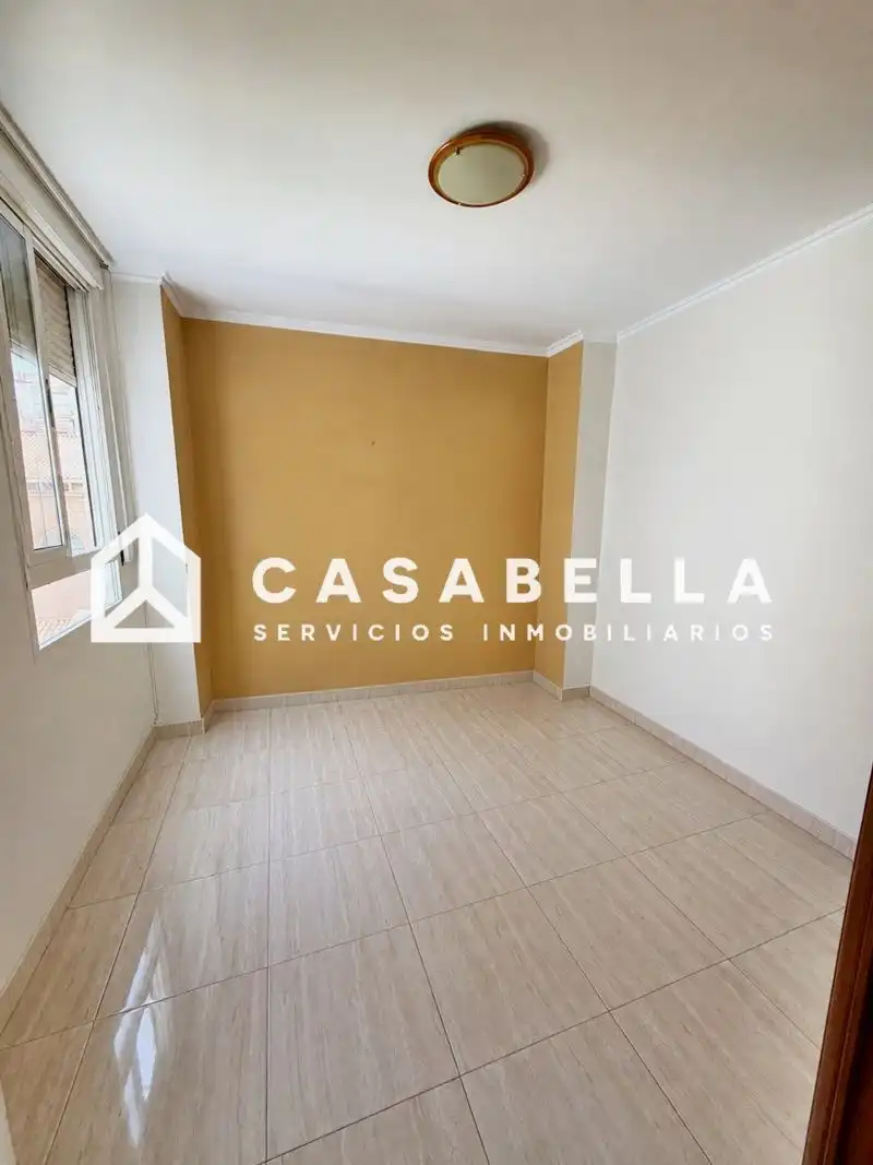 Bedroom of Flat for sale in Valencia