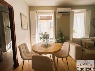 Piso con balcón en venta en Calle Torre