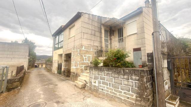 Casa-chalet en Venta en Lugar ESPOSENDE en Cenlle