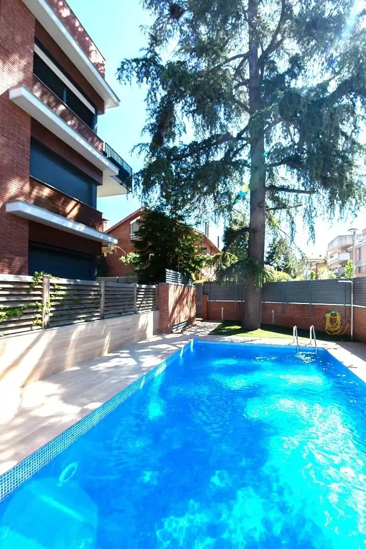 Swimming pool of Attic for sale in Sant Cugat del Vallès  with Air Conditioner, Heating and Private garden