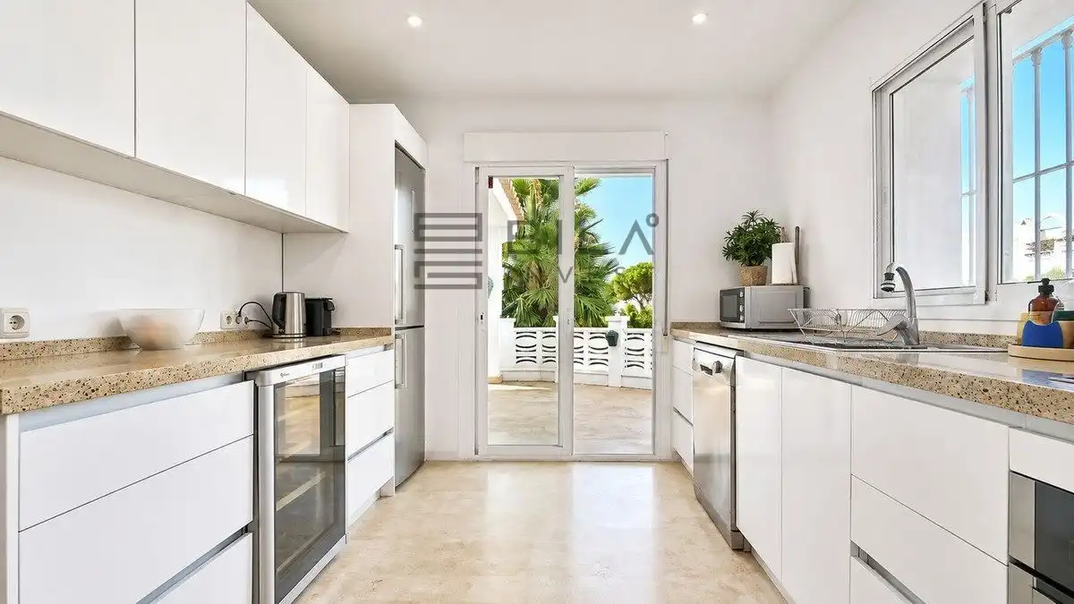Chalet con piscina en venta en Las Chapas, imagen 6