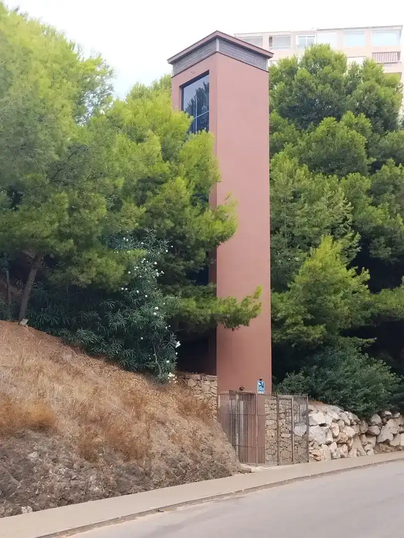 Außenansicht von Wohnungen zur Miete in Benalmádena mit Schwimmbad und Balkon