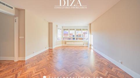 Foto 2 de Piso de alquiler en Niño Jesús,  Madrid Capital