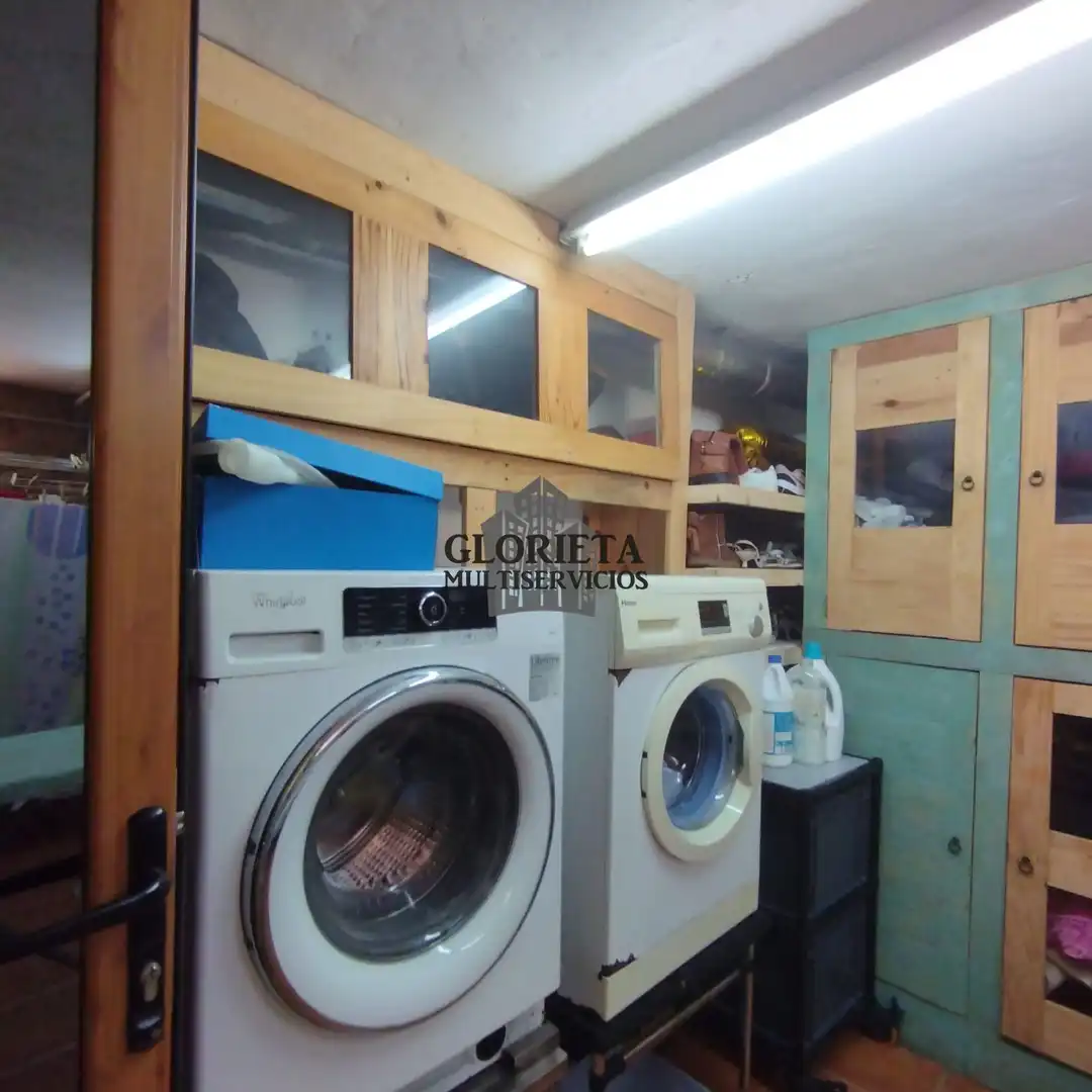 Cuina de Casa o xalet en venda en Vigo  amb Calefacció, Terrassa i Traster