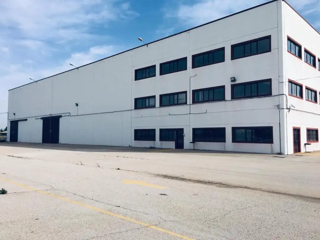 Vista exterior de Nave industrial en venta en Villarrobledo