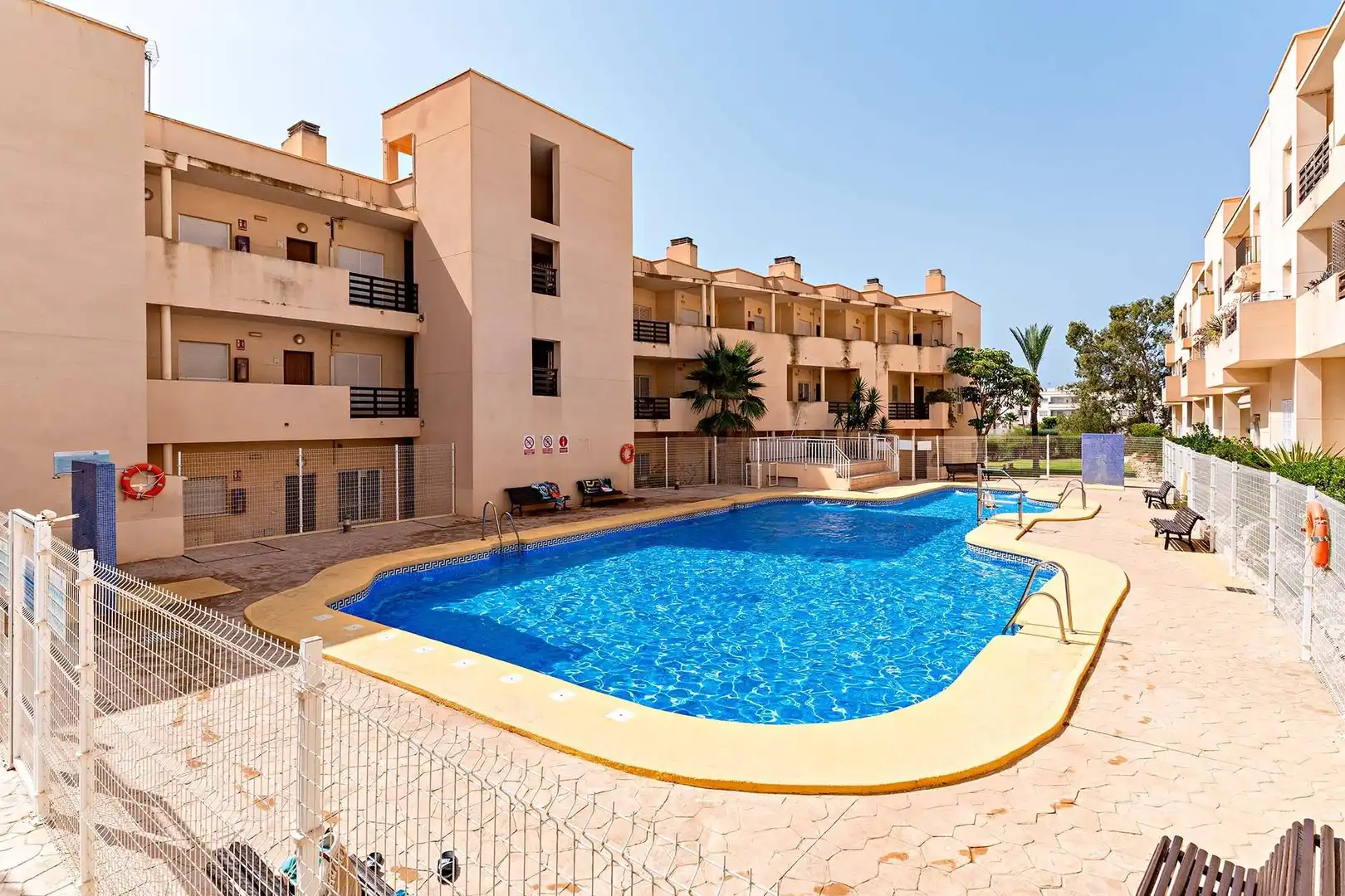 Piscina de Piso en venta en Almería con Jardín privado, Terraza y Trastero