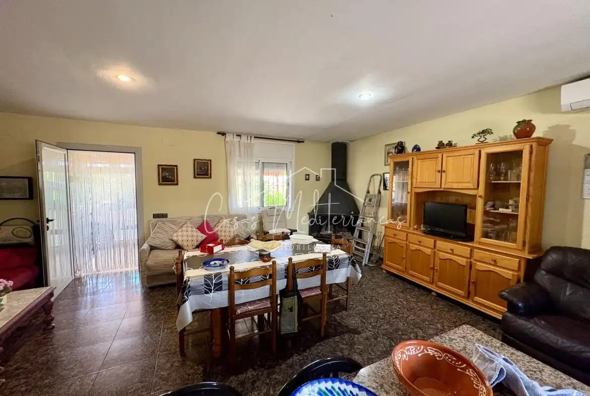 Sala d'estar de Finca rústica en venda en Mont-roig del Camp amb Aire condicionat, Calefacció i Jardí privat