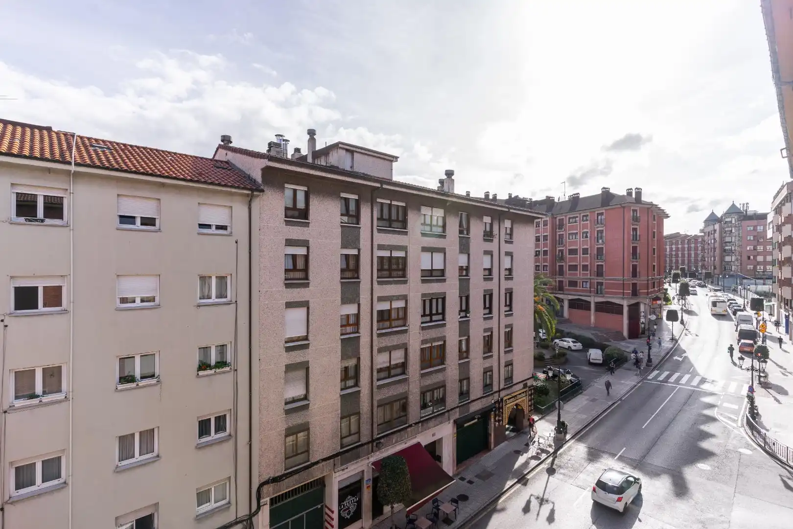 Vista exterior de Piso de alquiler en Milán - Pumarín - Teatinos