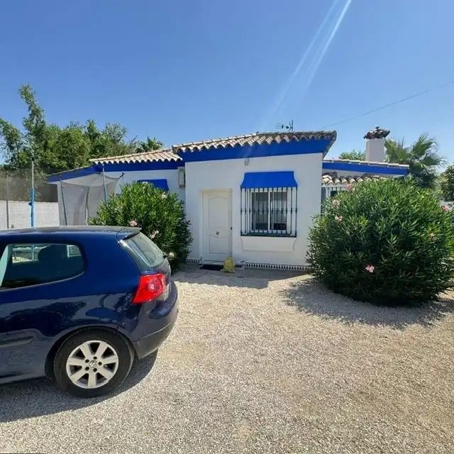 Vista exterior de Casa o xalet en venda en Chiclana de la Frontera amb Aire condicionat, Calefacció i Jardí privat