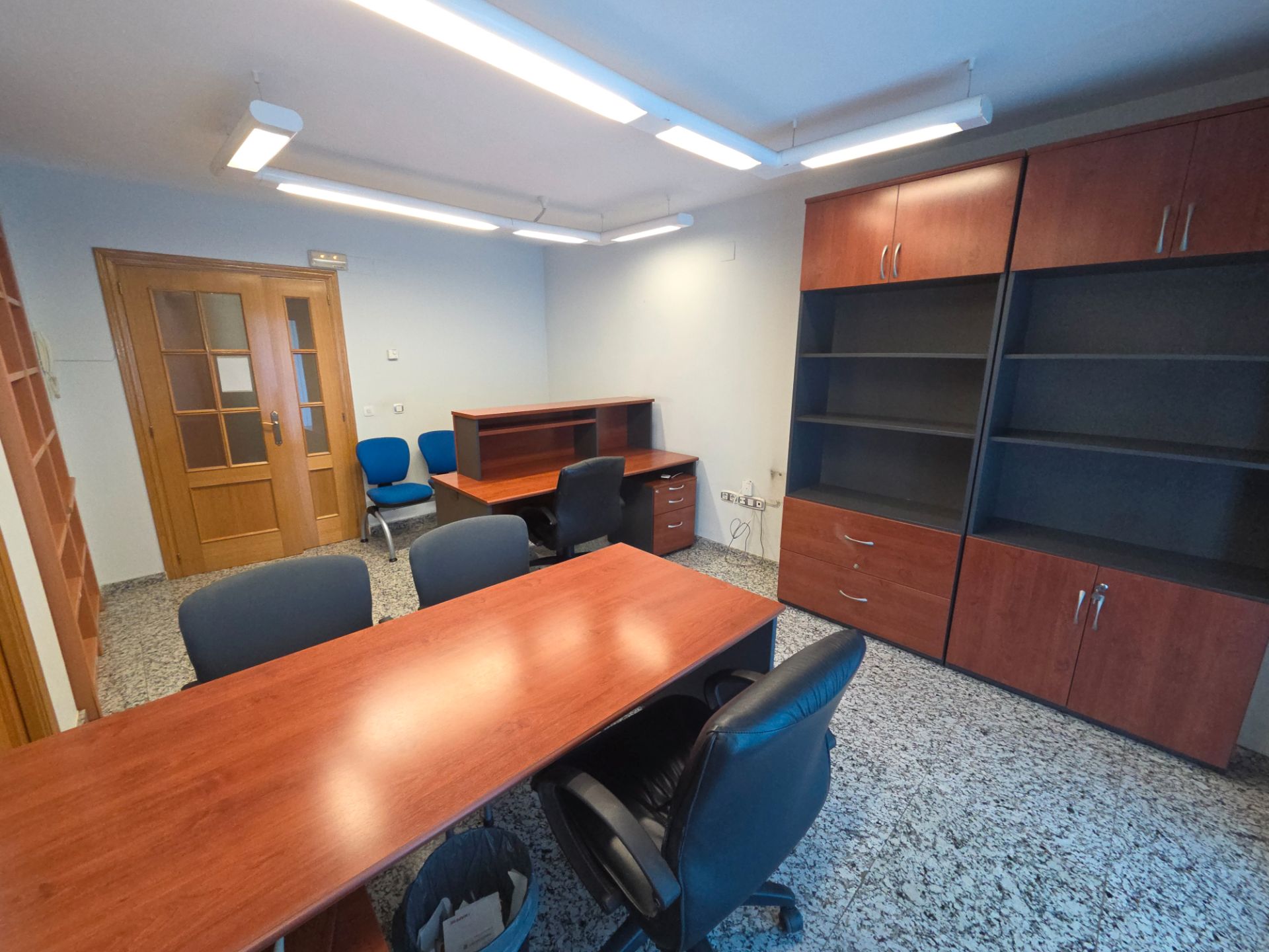 Oficina de lloguer a Ronda de Ambeles, Centro