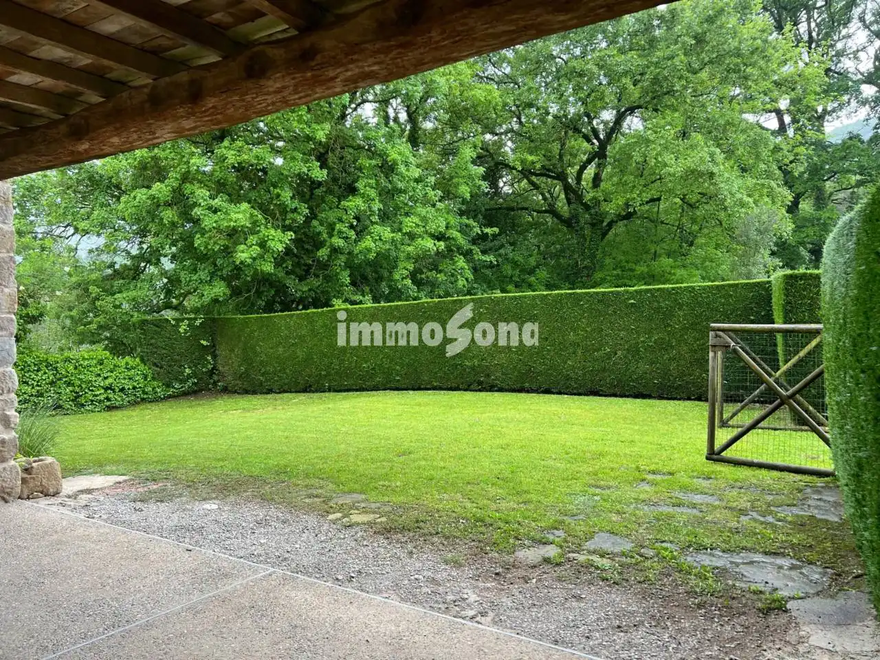 Finca rústica en venda en La Vall d'en Bas amb Calefacció, Jardí privat i Alarma